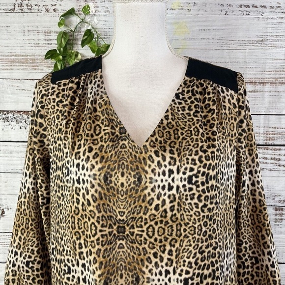 The Limited Blouse Top size Medium Cheetah Leopard Career Church Jungle Modest - Picture 4 of 13
